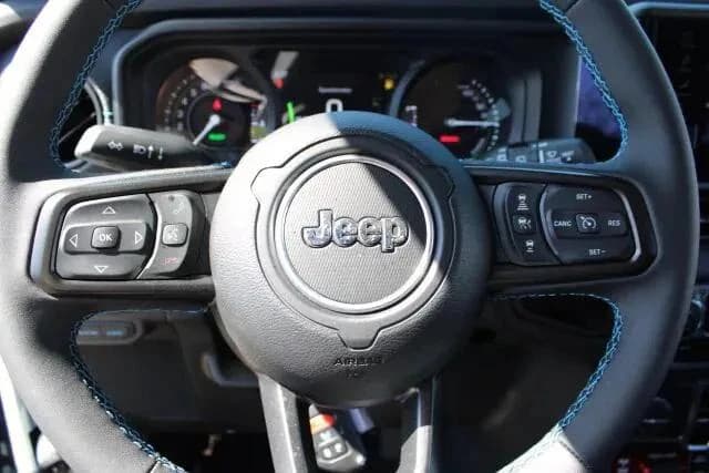 Jeep Wrangler 4xe Rubicon 4x4 2025 — side view