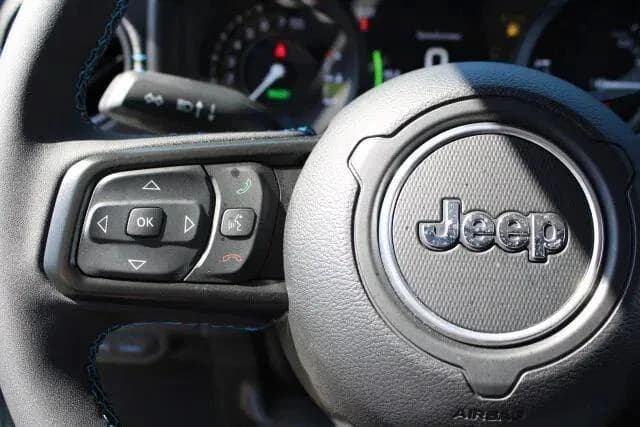 Jeep Wrangler 4xe Rubicon 4x4 2025 — side view