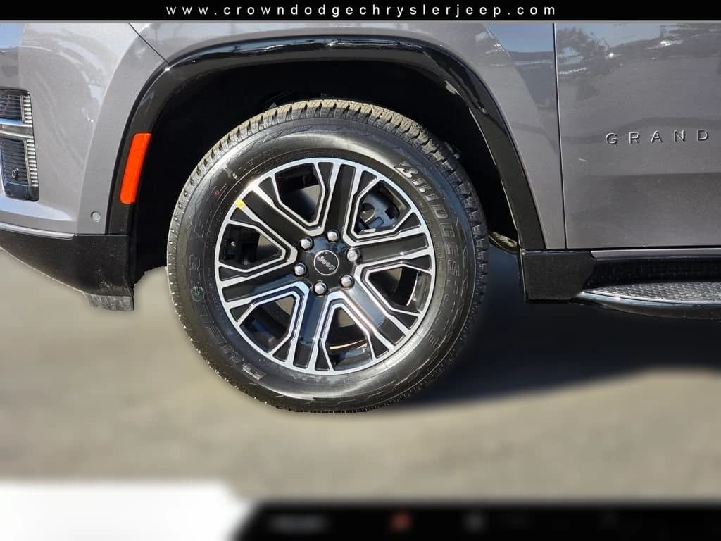 Jeep Grand Wagoneer L 4x2 2026 — side view