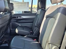 Jeep Grand Wagoneer L 4x2 2026 — side view
