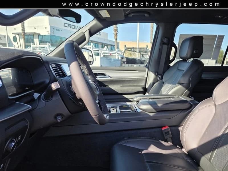 Jeep Grand Wagoneer L 4x2 2026 — side view