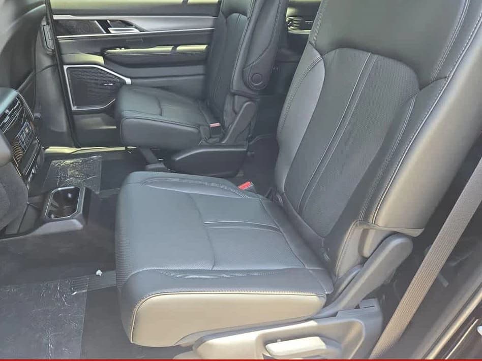Jeep Grand Wagoneer L Base 4x2 2026 — side view