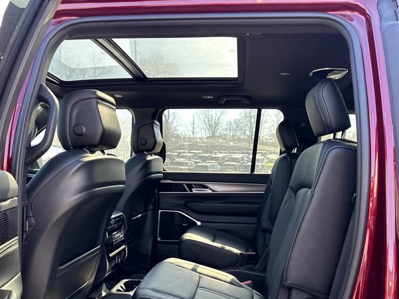 Jeep Grand Wagoneer L Limited Altitude 4x4 2026 — side view