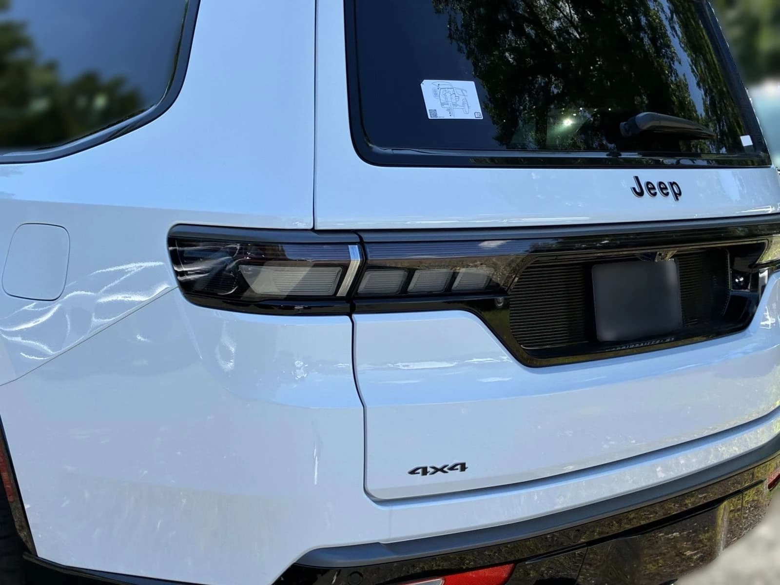 Jeep Grand Wagoneer L Limited Altitude 4x4 2026 — side view