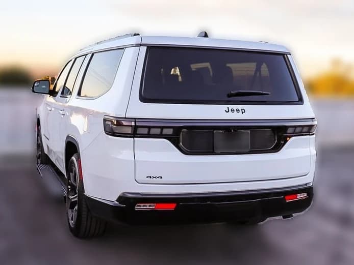 Jeep Grand Wagoneer L Limited Altitude 4x4 2026 — side view