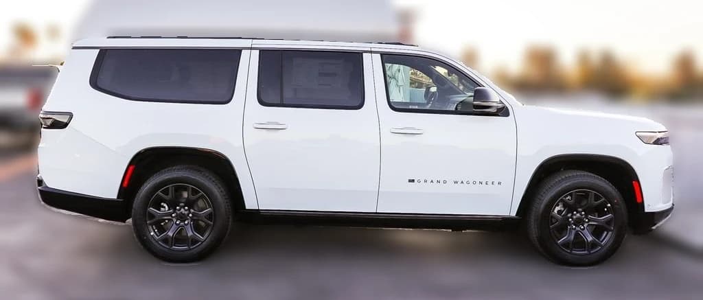 Jeep Grand Wagoneer L Limited Altitude 4x4 2026 — side view