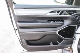 Jeep Grand Wagoneer L Limited Altitude 4x4 2026 — side view