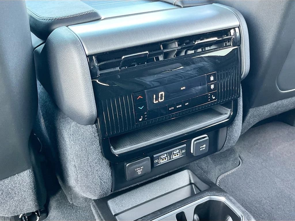 Jeep Grand Wagoneer L Limited Reserve 4x4 2026 — side view