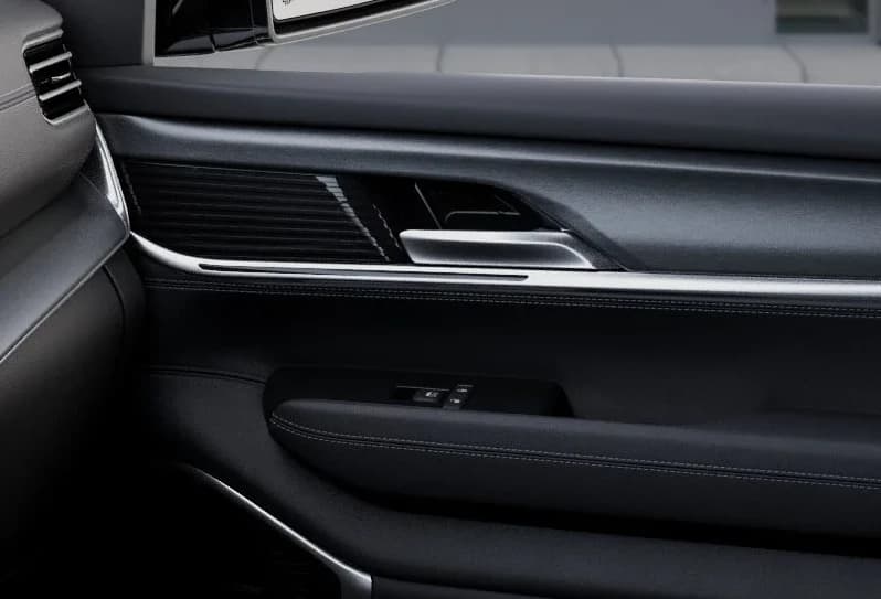 Jeep Grand Wagoneer L Limited Altitude 4x4 2026 — side view