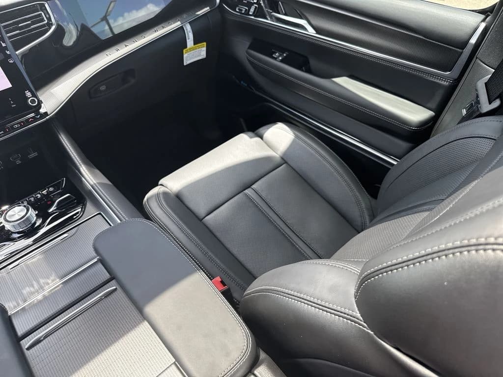Jeep Grand Wagoneer L Summit Obsidian 4x4 2026 — side view