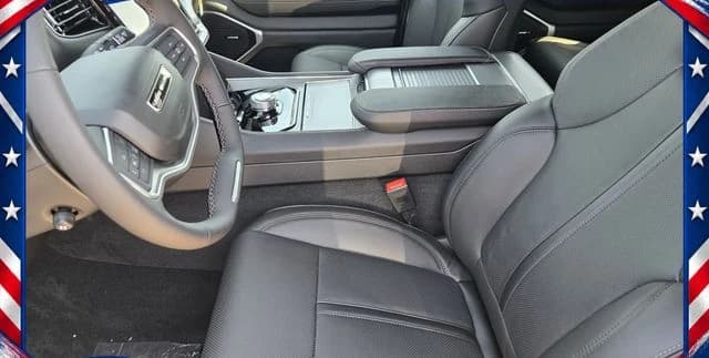 Jeep Grand Wagoneer Base 4x2 2026 — side view