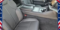 Jeep Grand Wagoneer Base 4x2 2026 — side view