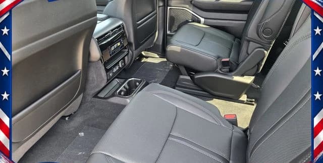 Jeep Grand Wagoneer Base 4x2 2026 — side view