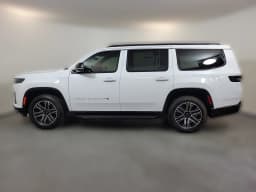 Jeep Grand Wagoneer Base 4x2 2026 — side view