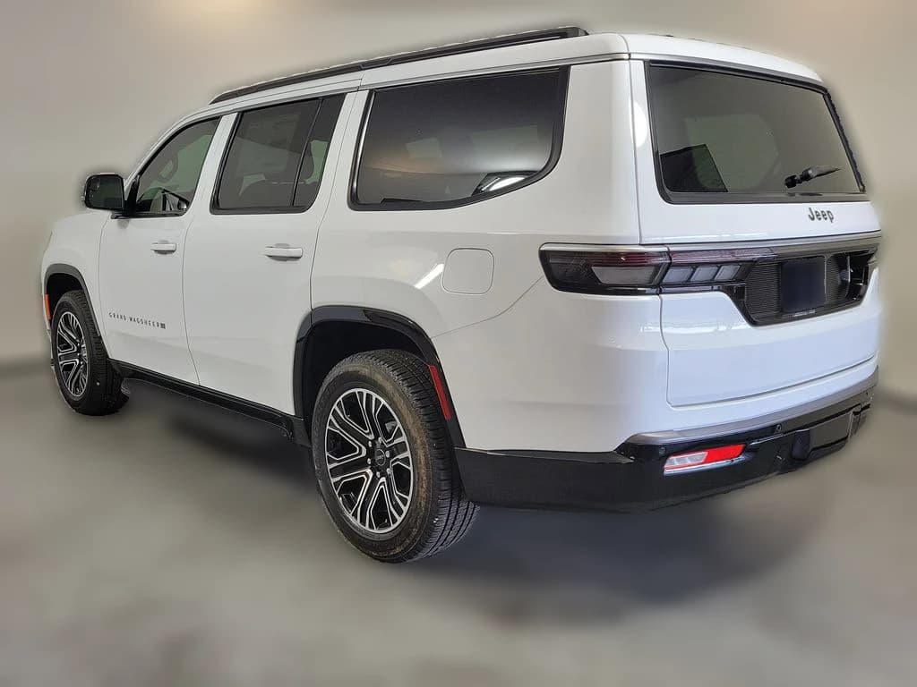 Jeep Grand Wagoneer Base 4x2 2026 — side view
