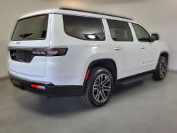 Jeep Grand Wagoneer Base 4x2 2026 — side view