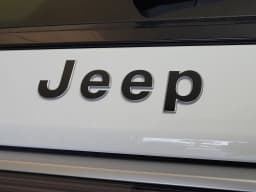 Jeep Grand Wagoneer Base 4x2 2026 — side view