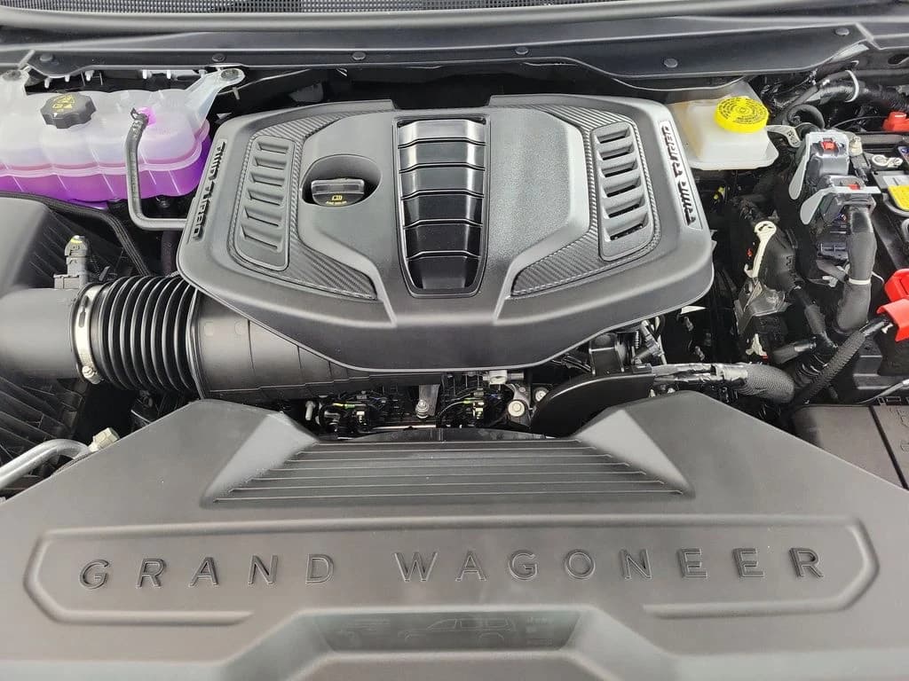Jeep Grand Wagoneer Base 4x2 2026 — side view