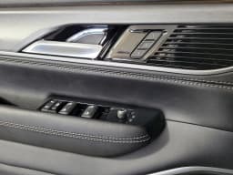 Jeep Grand Wagoneer Base 4x2 2026 — side view