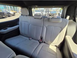 Jeep Grand Wagoneer Base 4x2 2026 — side view