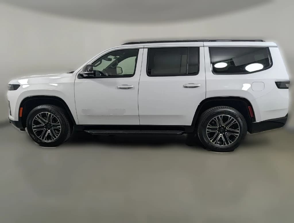 Jeep Grand Wagoneer Base 4x2 2026 — side view