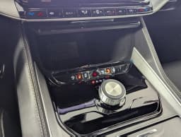 Jeep Grand Wagoneer Base 4x2 2026 — side view