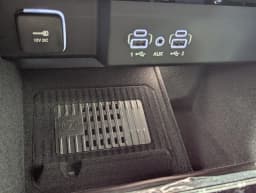 Jeep Grand Wagoneer Base 4x2 2026 — side view