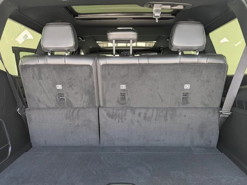 Jeep Grand Wagoneer Base 4x2 2026 — side view