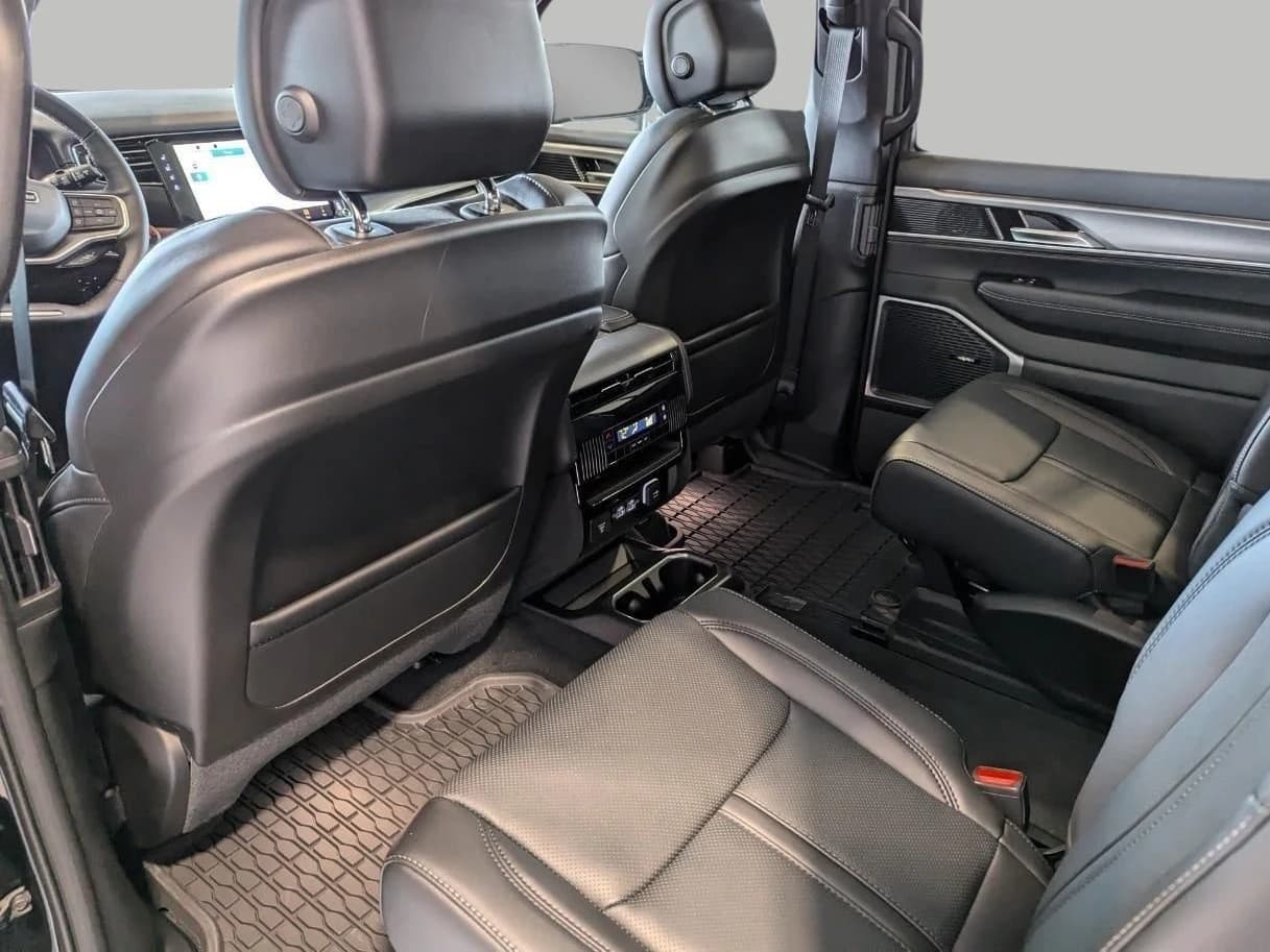Jeep Grand Wagoneer Upland 4x4 2026 — side view