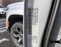 Jeep Grand Wagoneer Limited Altitude 4x4 2026 — side view