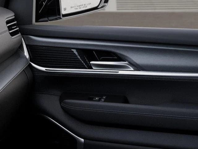 Jeep Grand Wagoneer Limited Altitude 4x4 2026 — side view