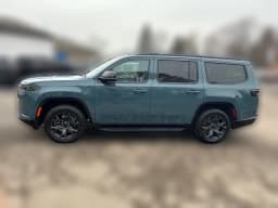 Jeep Grand Wagoneer Limited Altitude 4x4 2026 — side view
