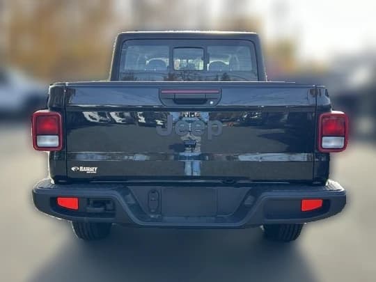 Jeep Gladiator Sport 4x4 2026 — side view