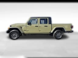 Jeep Gladiator Sport S 4x4 2026 — side view