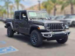 Jeep Gladiator 85th Anniversary Edition 4x4 2026 — side view