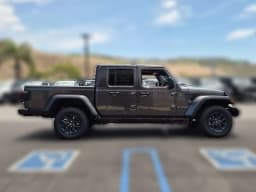 Jeep Gladiator 85th Anniversary Edition 4x4 2026 — side view