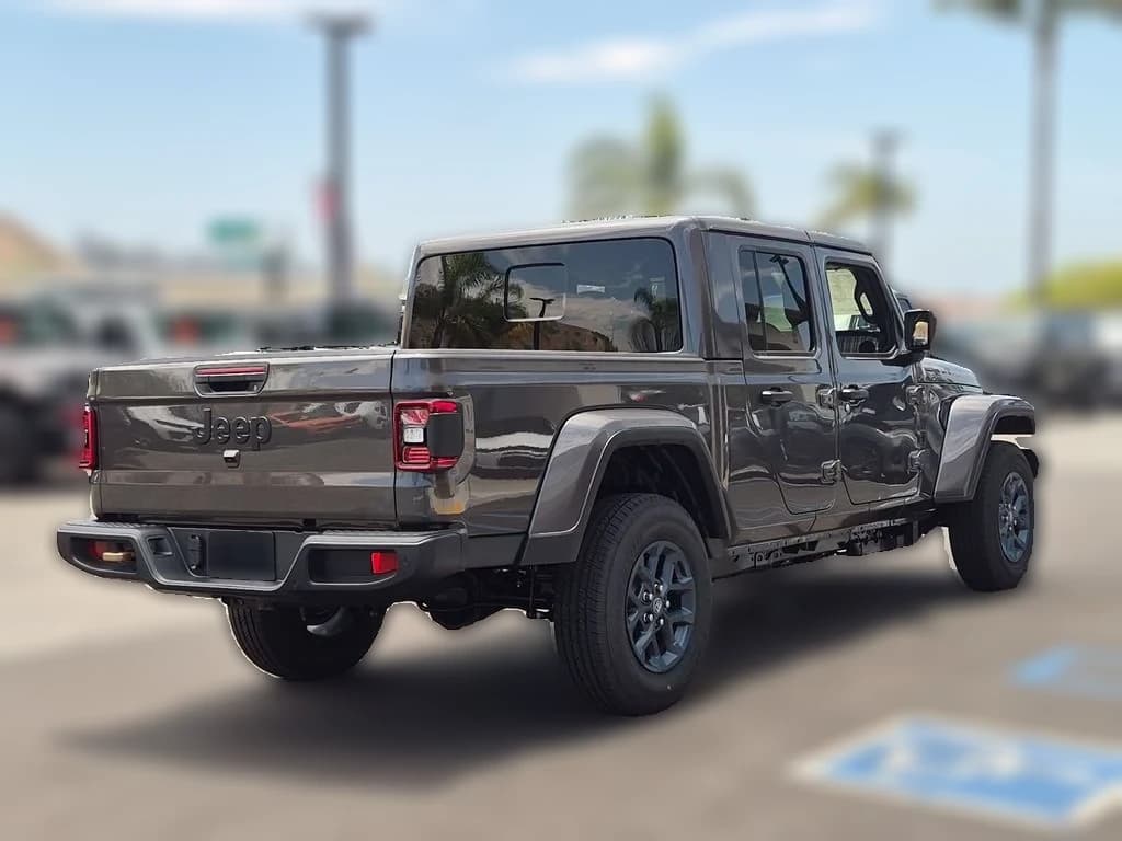 Jeep Gladiator 85th Anniversary Edition 4x4 2026 — side view