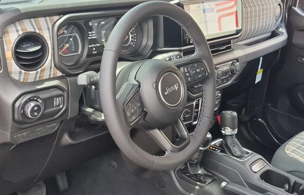 Jeep Gladiator 85th Anniversary Edition 4x4 2026 — side view