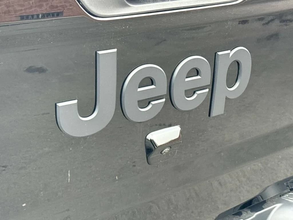 Jeep Gladiator Sport S 4x4 2026 — side view