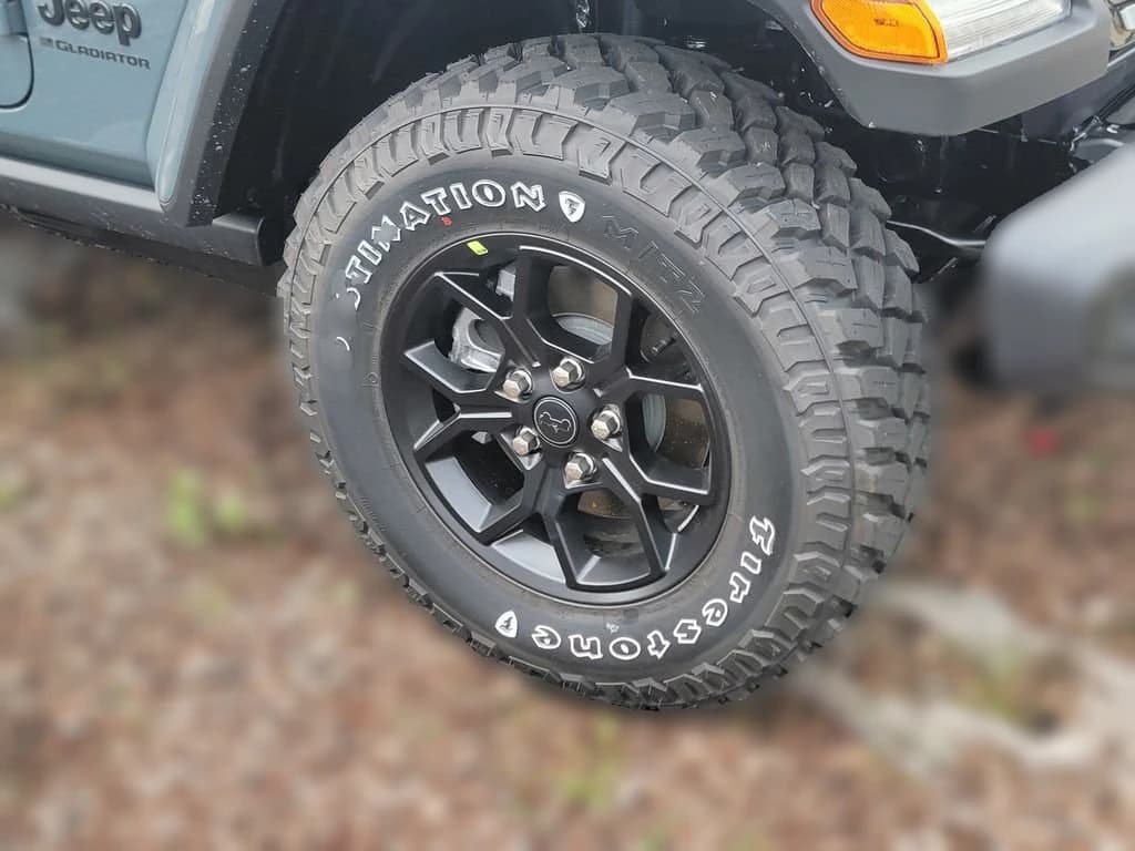 Jeep Gladiator Willys 4x4 2026 — side view