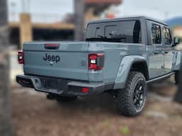 Jeep Gladiator Willys 4x4 2026 — side view