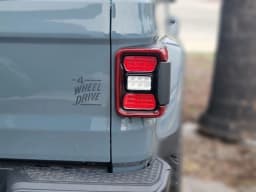Jeep Gladiator Willys 4x4 2026 — side view