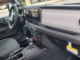 Jeep Gladiator Willys 4x4 2026 — side view