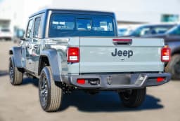 Jeep Gladiator Sport 4x4 2026 — side view