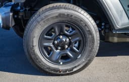 Jeep Gladiator Sport 4x4 2026 — side view