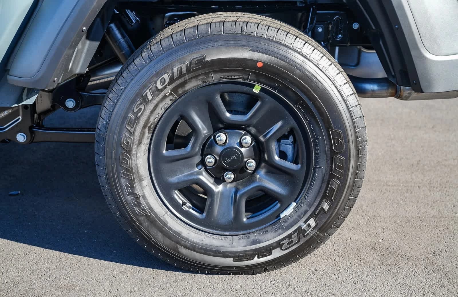 Jeep Gladiator Sport 4x4 2026 — side view