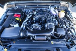 Jeep Gladiator Sport 4x4 2026 — side view