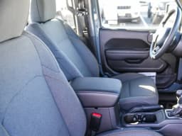 Jeep Gladiator Sport 4x4 2026 — side view
