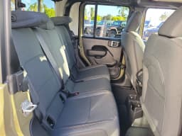 Jeep Gladiator Willys 4x4 2026 — side view