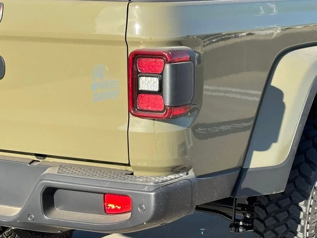 Jeep Gladiator Willys 41 4x4 2026 — side view